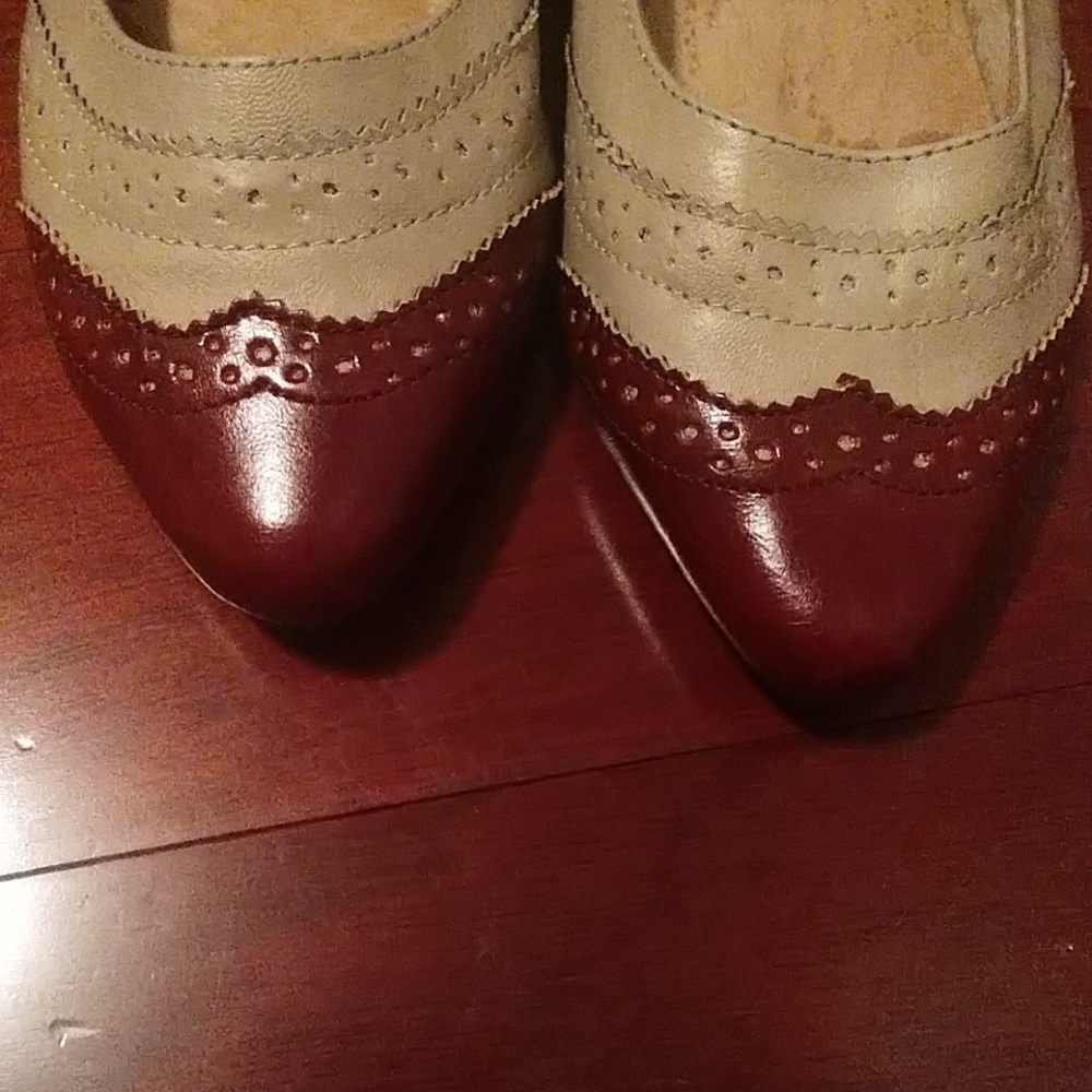 Chelsea Crew Size 5 flats with slight heel
